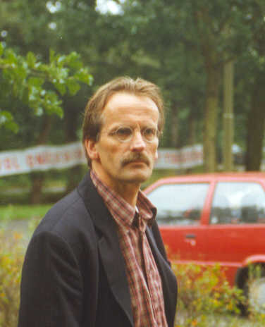 raadsdirecteur Jansen kijkt zorgelijk